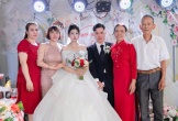 Chú rể ôm chặt bà ngoại, khóc nức nở trong đám cưới gây sốt