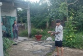 Dùng khăn trùm mặt, trói em họ cướp vàng rồi bỏ trốn