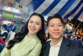 Quế Ngọc Hải cùng bà xã tay trong tay nhận danh hiệu 'Gia đình trẻ hạnh phúc'