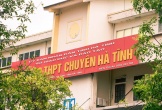 Khám phá ngôi trường chuyên ở Hà Tĩnh, đào tạo toàn Thủ khoa, nhìn “bảng vàng” thành tích mà choáng ngợp