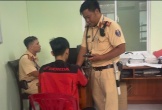 Chồng “biểu diễn” xe môtô, vợ đăng TikTok cổ vũ