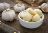 Những người nên hạn chế ăn tỏi, biết mà tránh kẻo 