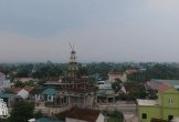 Ngôi nhà 9 tầng ở Nghệ An thách thức mọi quy luật khoa học: Chủ nhân đu dây xây vào ban đêm, “chấp luôn” gió giật cấp 11