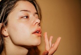 Bí quyết chăm sóc môi căng mọng, hồng hào tự nhiên từ trong ra ngoài