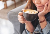 Điều gì xảy ra khi uống cà phê vào buổi sáng?