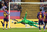 Barca thua, nhưng Szczesny vẫn ngẩng cao đầu