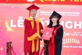Hai tân cử nhân xinh đẹp