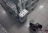 Cả siêu thị hỗn loạn vì hành động của cậu bé 10 tuổi