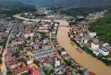 Phải thần tốc hơn nữa, huy động tối đa lực lượng, triển khai đồng bộ, quyết liệt các biện pháp để khắc phục nhanh nhất hậu quả bão số 10 và đợt mưa lũ