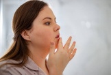 Vì sao môi dễ nứt nẻ vào mùa Thu và nên khắc phục thế nào?