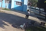 Giáo viên bị đồng nghiệp bóp cổ trong trường, trước mặt nhiều học sinh
