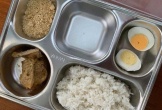 Suất cơm bán trú 25.000 đồng cho học sinh tiểu học 