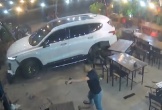 Clip: Thanh niên lao ô tô vào quán nhậu sau mâu thuẫn, 1 người tử vong