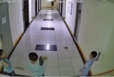 Bất ngờ số tiền gia đình bé trai chơi ném dép dẫn tới hỏng 2 thang máy phải bồi thường