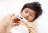 Phát hiện con bị cúm A: 3 bước cha mẹ cần LÀM NGAY trong 24h để chặn lây lan và tránh biến chứng!