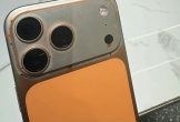 Xôn xao vụ iPhone 17 Pro Max màu cam vũ trụ bị tróc sơn do 