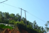 Nghệ An: Cột điện đôi sụt móng, tiềm ẩn nguy cơ mất an toàn cho người dân