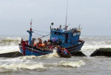 Tàu cá chìm khi vào bờ tránh bão số 15, 3 ngư dân mất tích