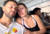 2 khách Tây ôm nhau khóc trên máy bay rời Việt Nam, lý do thật cay mắt