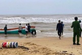 Tàu cá trôi dạt vào bờ, một ngư dân Quảng Trị mất tích trên biển