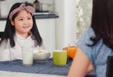 Trẻ dậy thì sớm có phải do uống nhiều sữa? Khuyến cáo dành cho cha mẹ