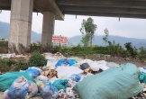 Chân cầu cao tốc Diễn Châu - Bãi Vọt biến thành nơi tập kết rác tự phát