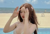 “Hot girl ảnh thẻ” khoe dáng nuột trong bikini nhỏ xíu bên hồ bơi