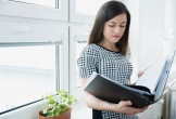 Mẹ chồng lương hưu 60 triệu/tháng, khi nằm viện không có một đồng nào trong người, đọc những dòng ghi chú trong cuốn sổ mà cả nhà chết điếng