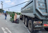Xe đầu kéo tông 2 người tử vong khi rẽ vào khu công nghiệp