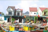 Cờ Tổ quốc rực sắc đỏ điểm tô các tuyến đường miền biển Nghệ An 
