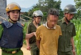 Công an xã khống chế đối tượng dùng dao uy hiếp người đi đường