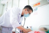 Xe khách chở 24 người hành hương va chạm xe tải, nhiều người nhập viện
