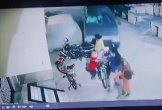Ô tô mất lái đâm trúng 5 người trên đường rồi bỏ chạy