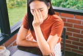 Bố chồng đưa 200 triệu, yêu cầu tôi ký giấy khước từ tài sản, tôi bật cười đưa ra tờ giấy xét nghiệm làm ông hoảng loạn