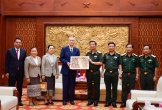 Đoàn đại biểu cấp cao Thủ đô Viêng Chăn thăm Bộ Tư lệnh Quân khu 4
