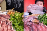 Đu trend ăn mực hấp cuốn rau muống sống, 1 TikToker bị đau bụng, dân mạng liền nghĩ ngay tới lý do này