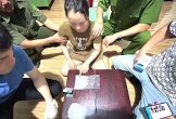 Vợ bị bắt với 300 gram ma túy đá, chồng “ca bài tẩu mã”