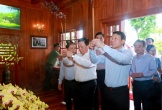 Bộ trưởng Lương Tam Quang dâng hương tưởng niệm Chủ tịch Hồ Chí Minh