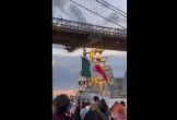 Tàu huấn luyện của hải quân Mexico đâm vào cầu Brooklyn, 20 người bị thương
