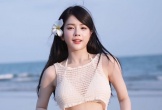 DJ Mie khoe eo thon khi mặc bikini đi biển