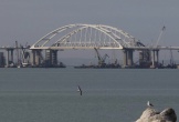 Crimea bị tấn công dữ dội, sân bay Nga rung chuyển