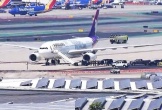 Nghi có bom, máy bay phải chuyển hướng trên đường băng ở California