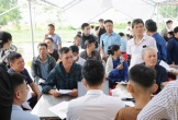 Người dân rớm nước mắt nhận lại khoản tiền hoả táng bị công ty lạm thu