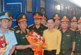 Quân khu 4, tỉnh Nghệ An đón đoàn diễu binh, diễu hành số 1 dừng nghỉ tại ga Vinh