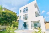 Vợ chồng trẻ chi 1,8 tỷ xây nhà vườn 370m2 đẹp mê mẩn