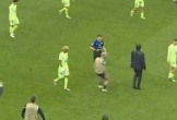 Cầu thủ Inter can HLV Inzaghi lao vào trọng tài