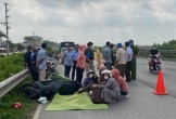 Xe đầu kéo đi vào làn xe máy, tông 2 cha con thương vong