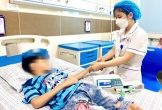 Bé trai sốc nhiệt sau vài phút vào phòng điều hòa