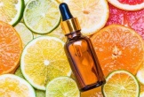 Cách dùng serum vitamin C hiệu quả, da trắng sáng hiệu quả hơn nhờ 5 nguyên tắc này