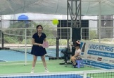 'Khối nghỉ hè' náo loạn khi theo bố mẹ lên công ty, ra sân pickleball